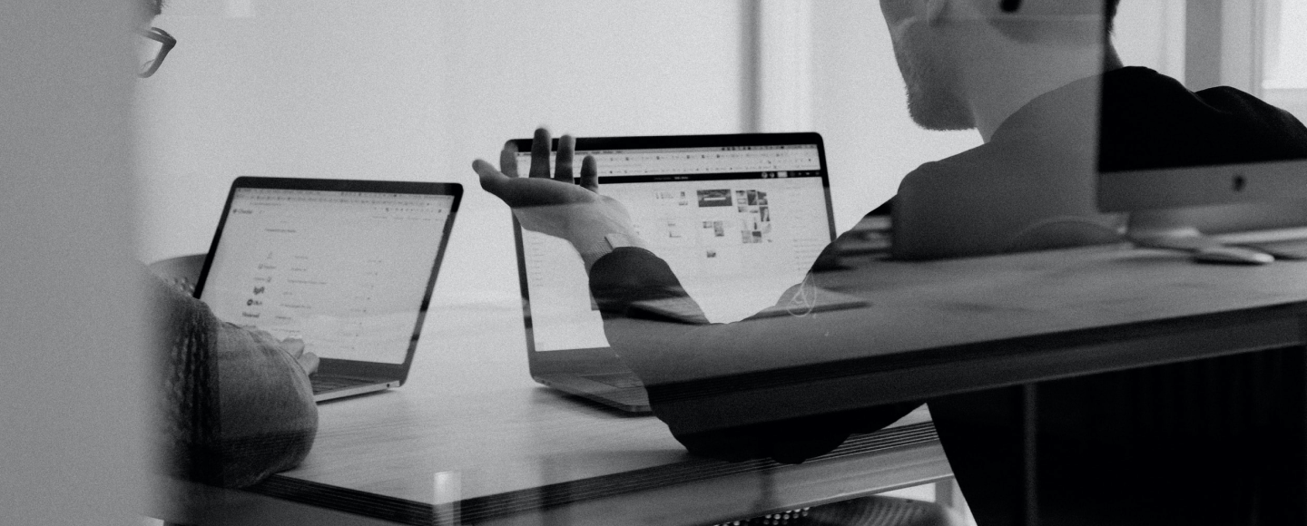 People Discusion Image